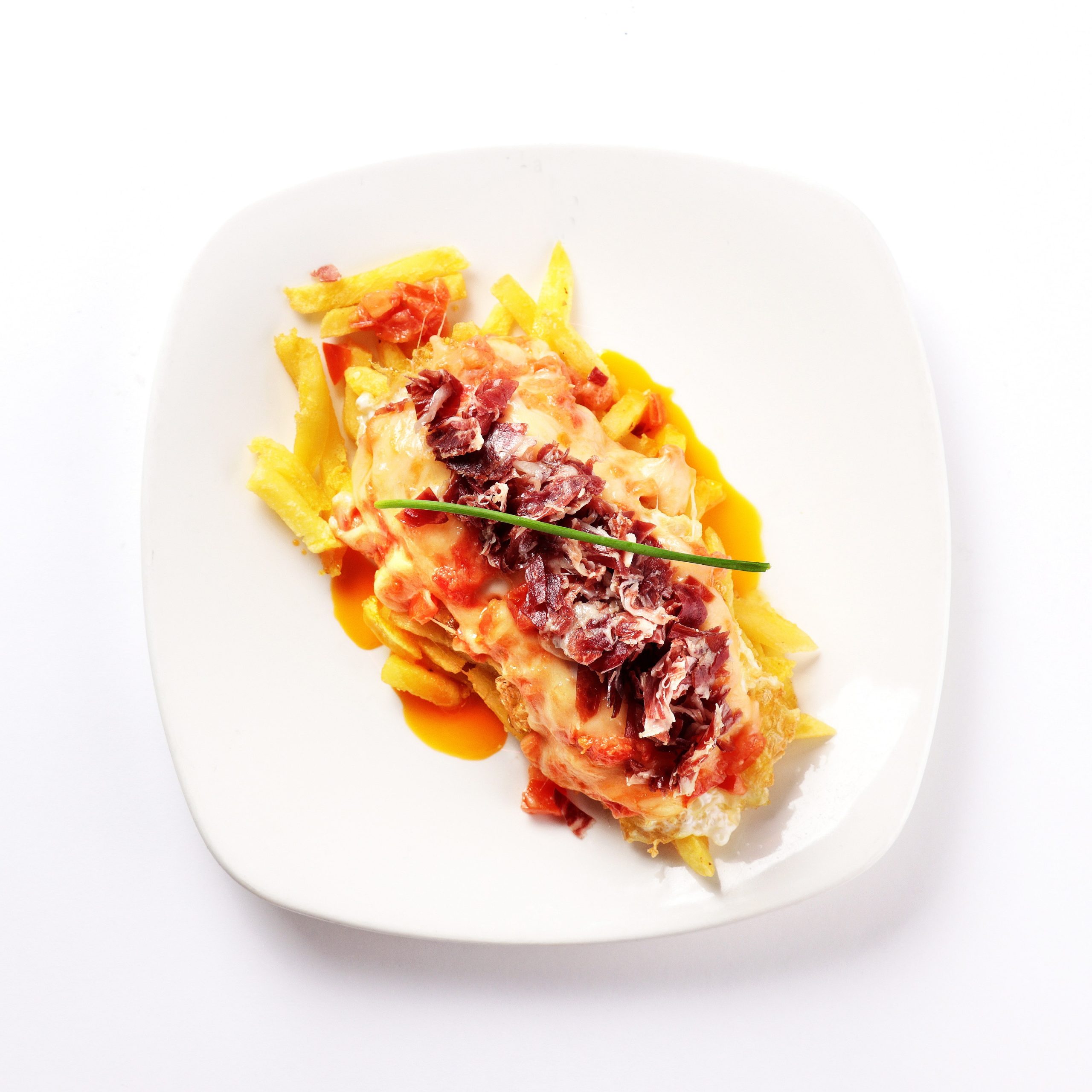 Con bacon, gulas o jamón ibérico, elige los huevos rotos que más te gusten