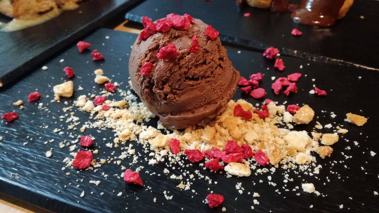 Comer chocolate te hace feliz, lo dice la ciencia