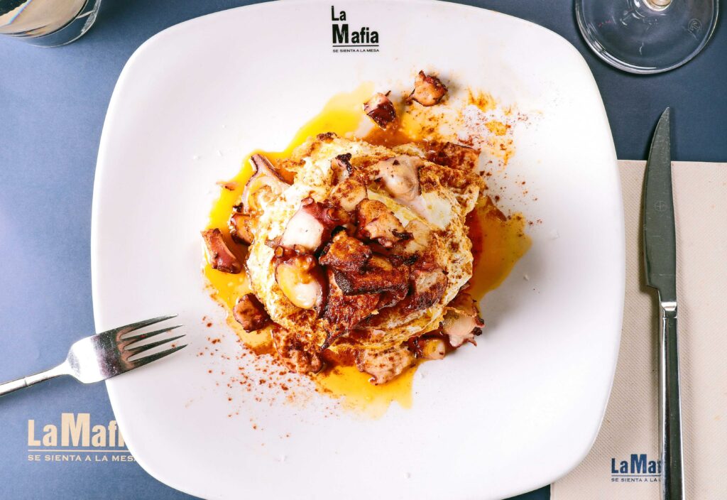 huevos rotos con pulpo
