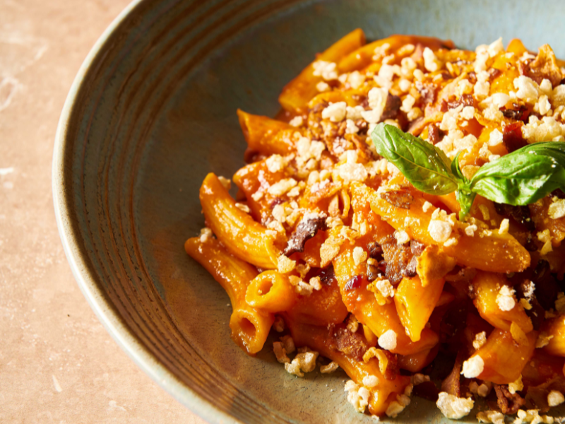 Pasta sin queso a la amatriciana