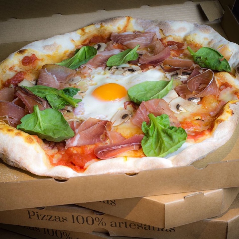 ¿Es verdad que nos apetece más pizza tras volver de fiesta?