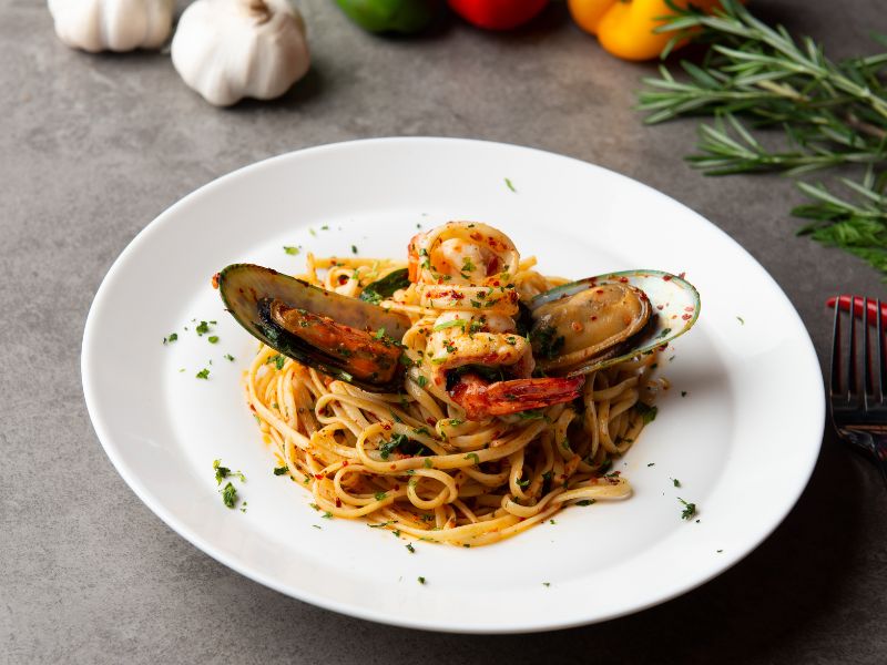 Espaguetis frutti di mare: Receta italiana de pasta con marisco