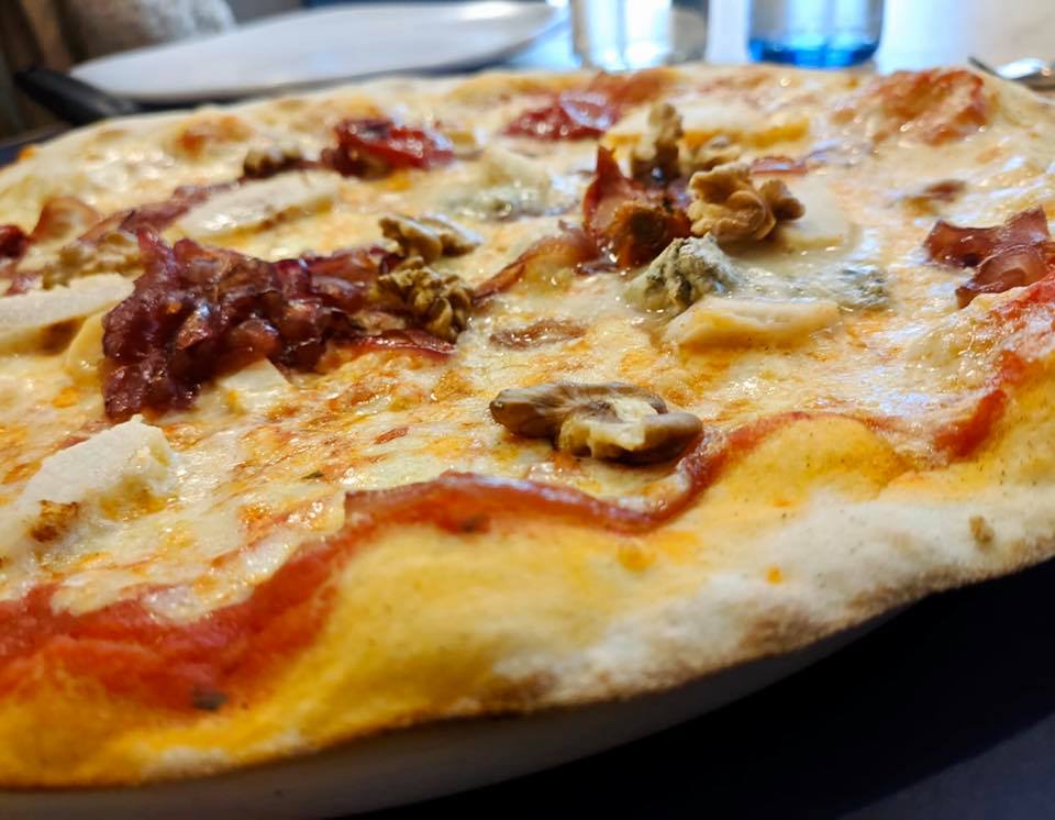 Tres de las mejores pizzas italianas con pollo braseado