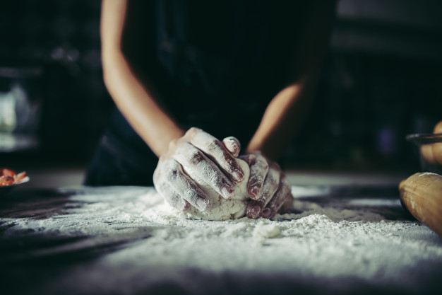 Preparar con niños una verdadera pizza italiana en casa