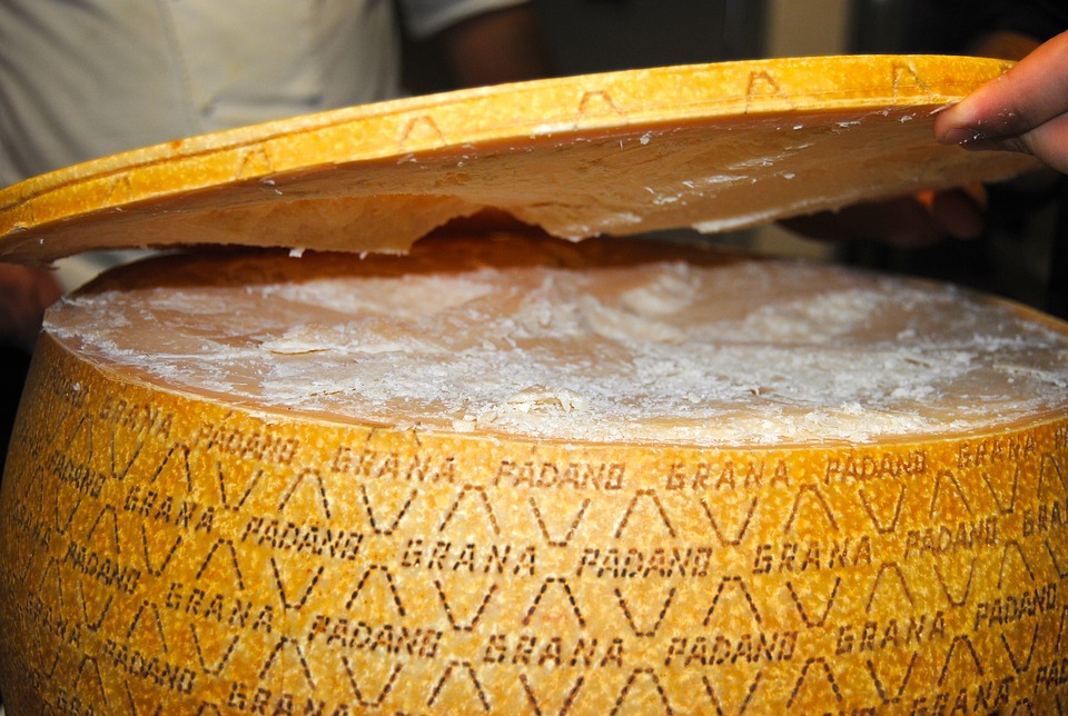 Grana Padano y Parmesano, ¿conoces la diferencia de estos dos quesos italianos?