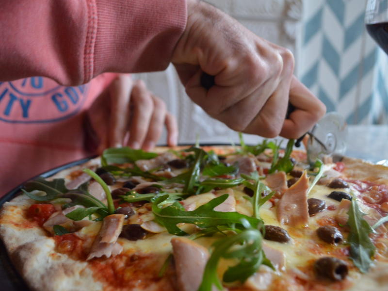 Receta de pizza light: Una pizza baja en calorías