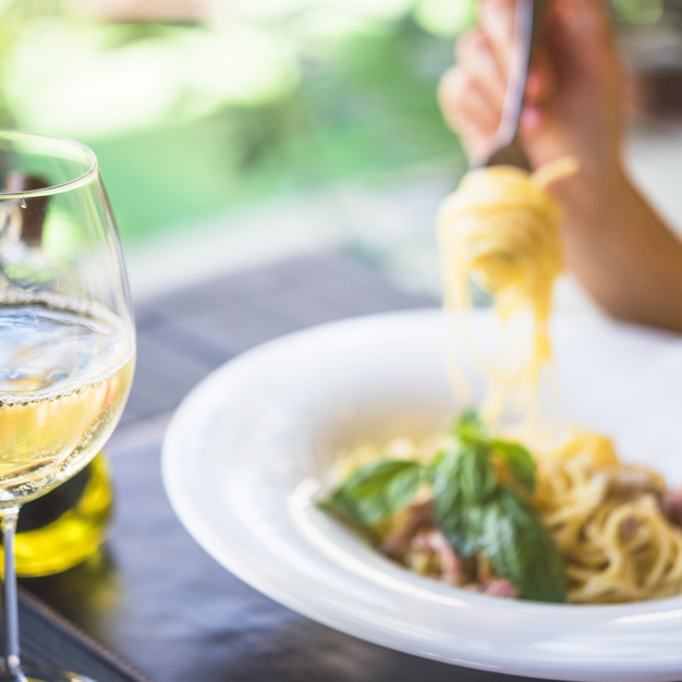 vino para maridar con pasta y salsa blanca