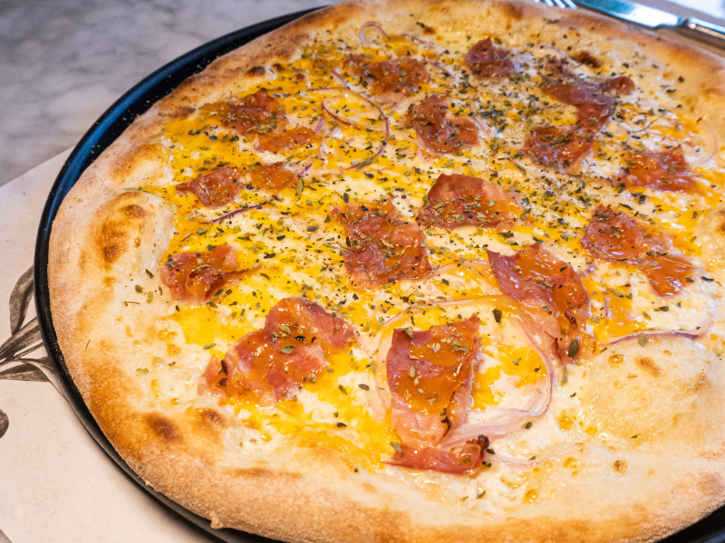 Pizza Romana: Receta tradicional de masa crujiente y tostada