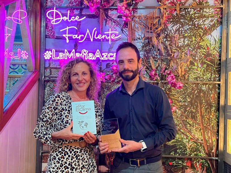 La Famiglia se sienta a la mesa de Azca (Madrid) recibe el sello de local sostenible de Hostelería #PorElClima, impulsado por Coca-Cola