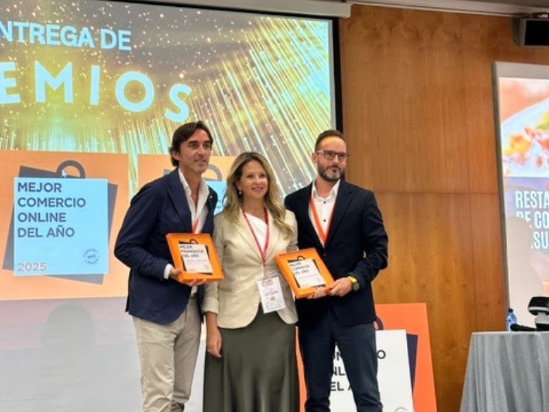 La Famiglia se sienta a la mesa o el Mejor Comercio del Año y la Mejor Franquicia 2025, según los consumidores españoles