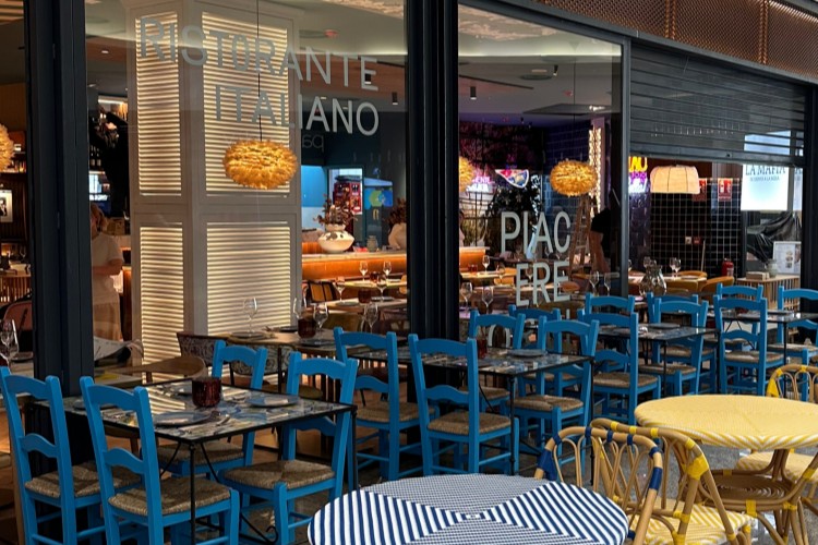 Restaurante con terraza en Vialia Málaga