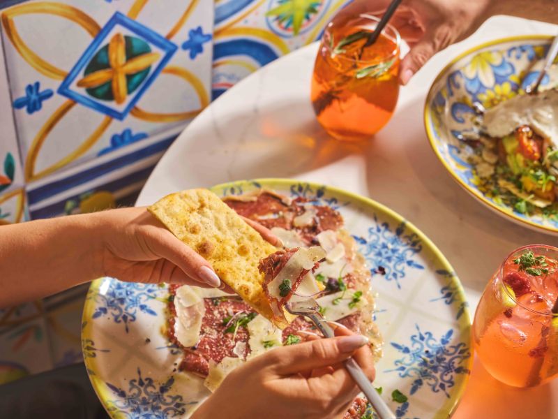 Platos italianos para compartir: qué pedir cuando vas en pareja, familia o grupo